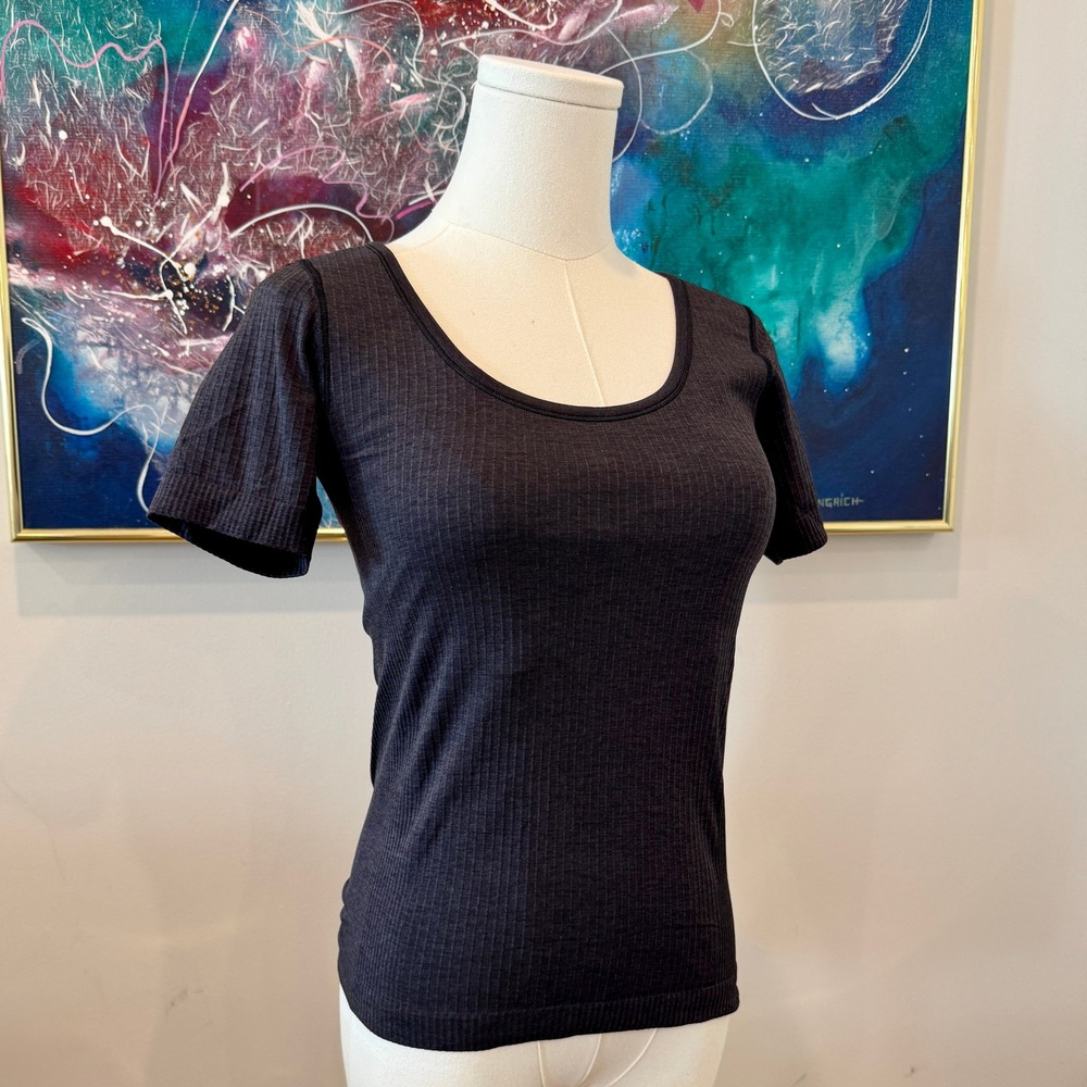 Lululemon Ebb to Street Short Sleeve Ribbed Shirt Built in Bra Grey Size 4 EUC